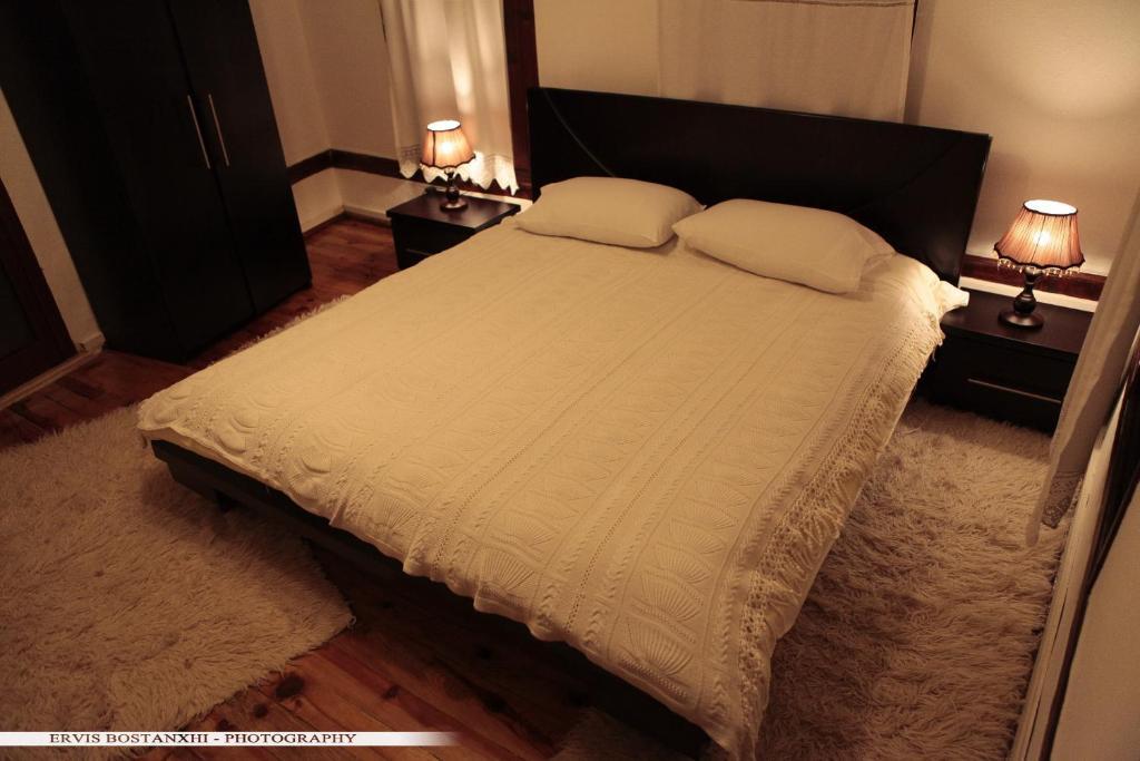 Guest House Bujtina Leon كورتشي الغرفة الصورة