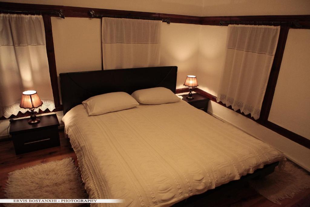 Guest House Bujtina Leon كورتشي الغرفة الصورة