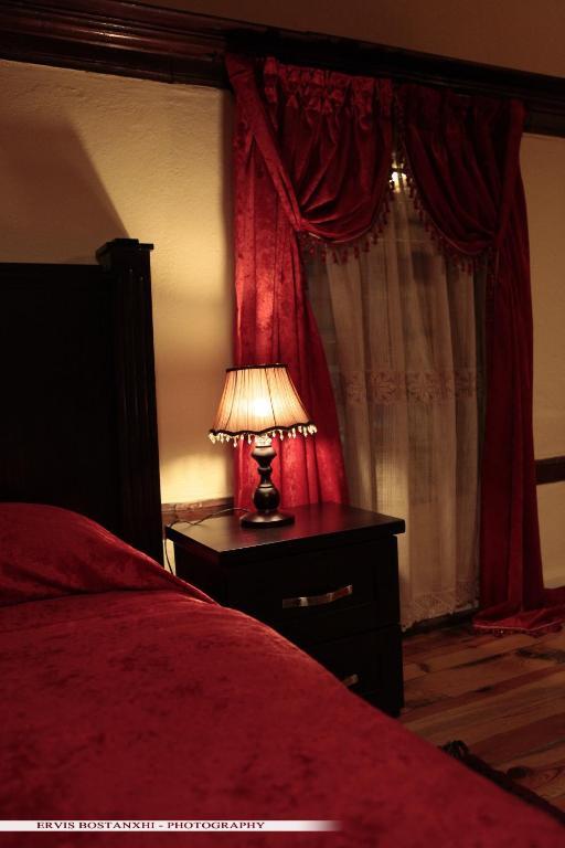 Guest House Bujtina Leon كورتشي الغرفة الصورة