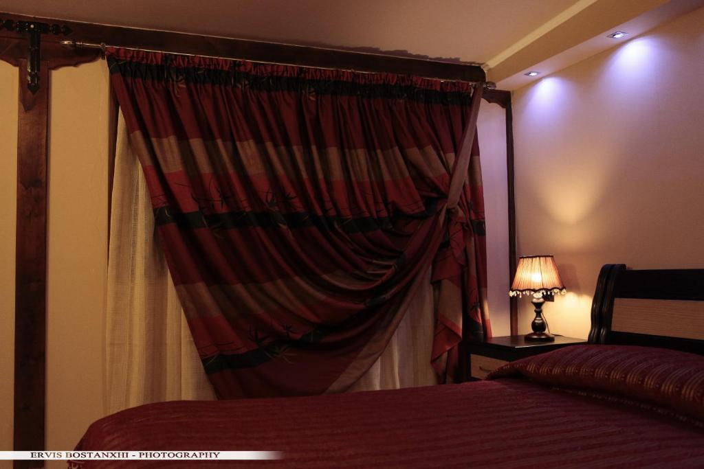 Guest House Bujtina Leon كورتشي الغرفة الصورة