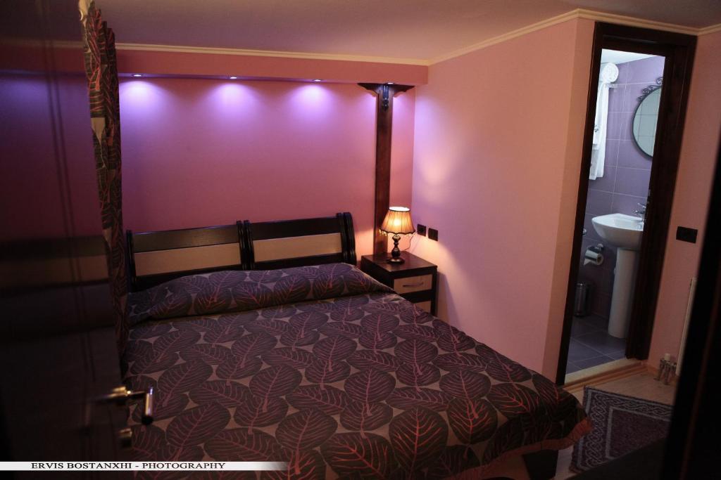 Guest House Bujtina Leon كورتشي الغرفة الصورة