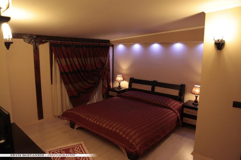 Guest House Bujtina Leon كورتشي الغرفة الصورة