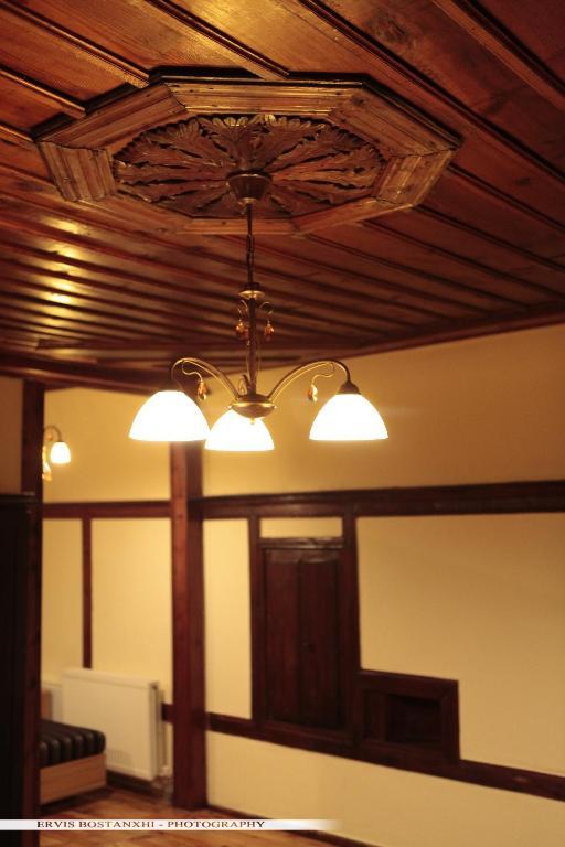 Guest House Bujtina Leon كورتشي الغرفة الصورة